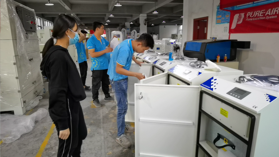拋光車間除塵器，執(zhí)信環(huán)保為工業(yè)加工提供除塵設(shè)備。